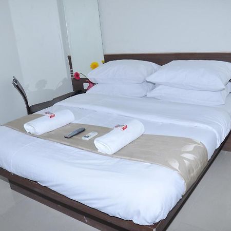 Sai Srushti Hotel Shirdi Buitenkant foto
