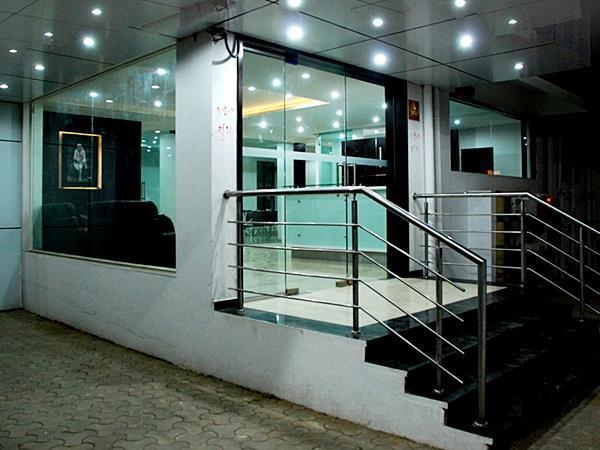 Sai Srushti Hotel Shirdi Buitenkant foto