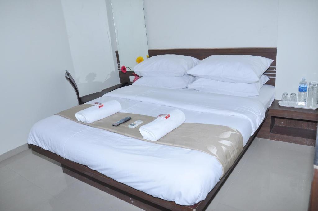 Sai Srushti Hotel Shirdi Buitenkant foto