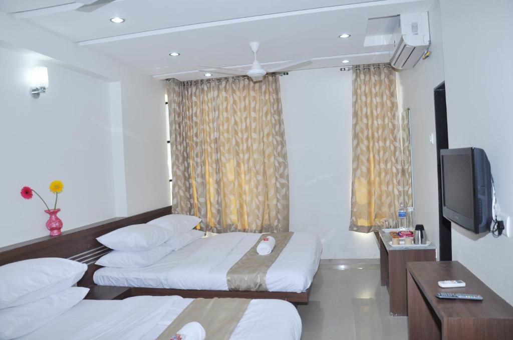 Sai Srushti Hotel Shirdi Buitenkant foto