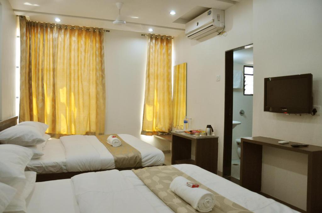 Sai Srushti Hotel Shirdi Buitenkant foto